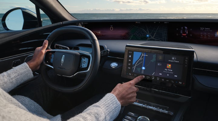The driver of a 2024 Lincoln Nautilus® SUV interacts with the new Lincoln Digital Experience. | Pugmire Lincoln of Marietta in Marietta GA